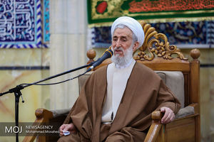 کسی که خدا را قبول داشته باشد اما رهبری منصوب از جانب خداوند را نپذیرد، مومن نیست