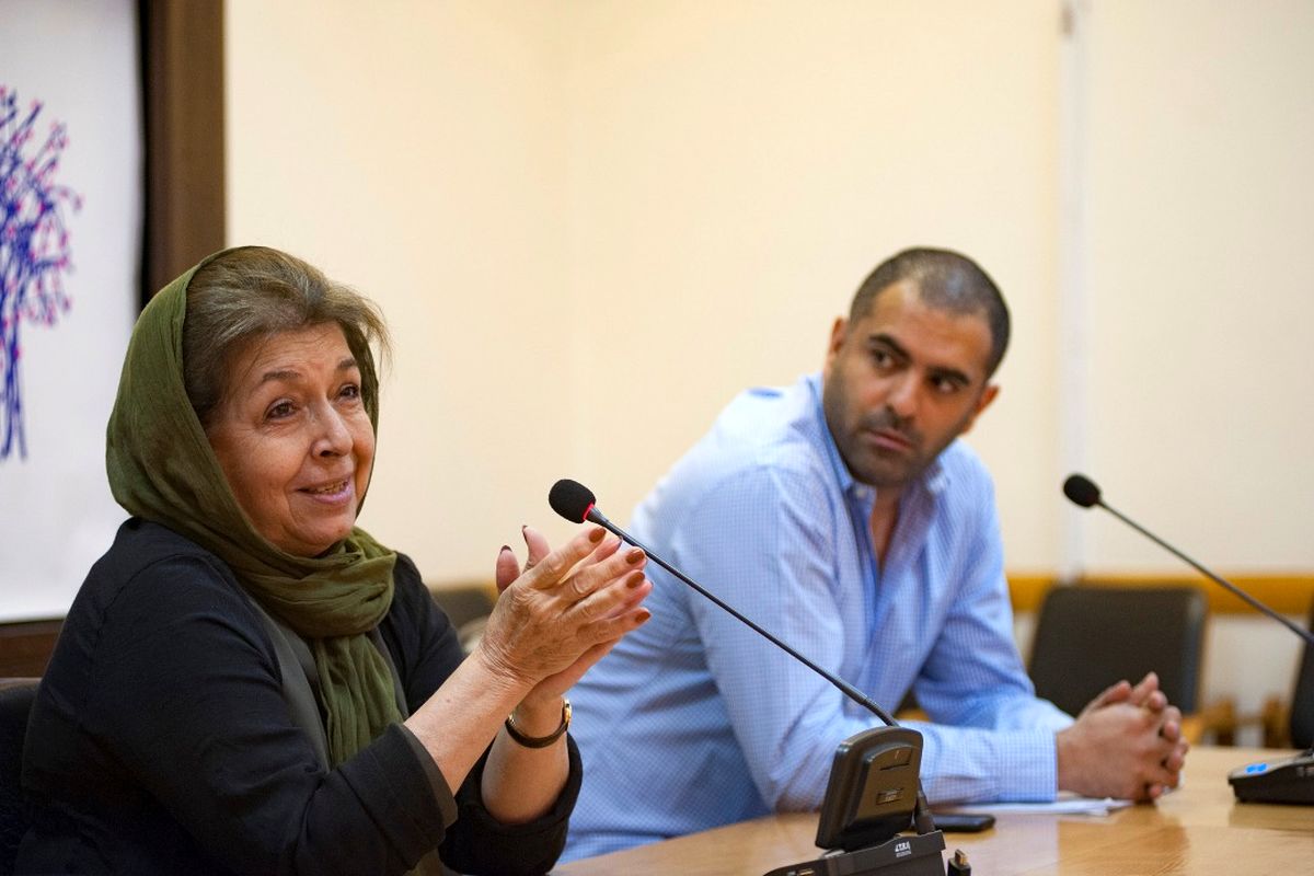 لیلی گلستان داور دومین جایزه ارغوان