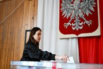  لهستانی‌ها امروز در دور دوم انتخابات ریاست‌جمهوری پای صندوق‌های رأی رفتند