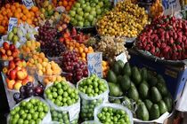 فروش  نوبرانه‌های بهاری در میادین و بازارهای میوه و تره‌بار  شهرداری آغاز شد