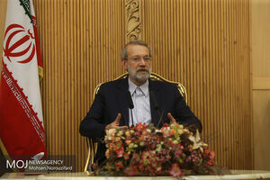 لاریجانی با خانواده شهدای حادثه تروریستی مجلس دیدار کرد