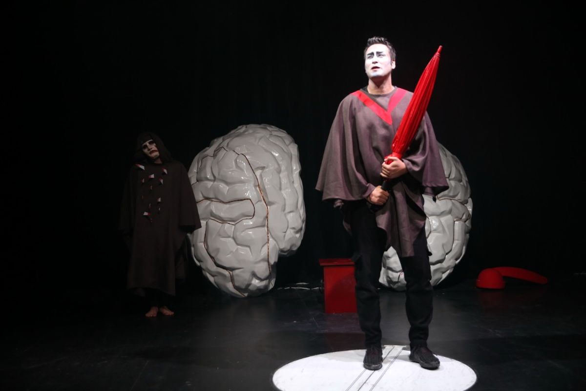 احسان خانمحمدی بازیگر نمایش بازرس هاند واقعی