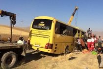 تصادف مرگبار اتوبوس و تریلر در محور میمه - دلیجان / یک کشته و 18 مصدوم 