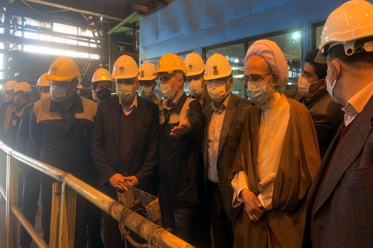 معاون روابط کار در ذوب آهن