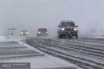 بارش برف و باران در محورهای چهار استان کشور