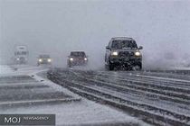 بارش برف و باران در محورهای چهار استان کشور