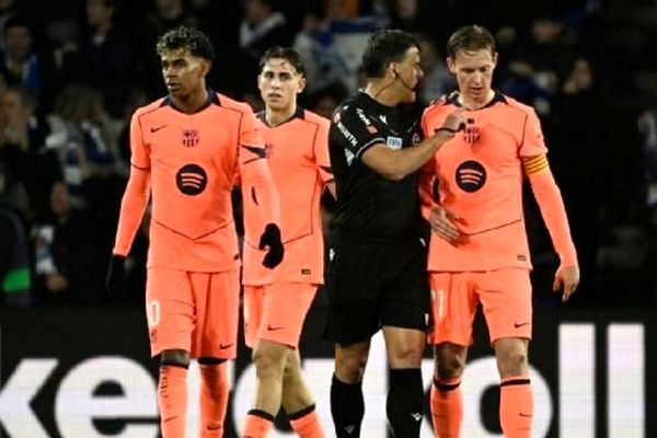 کاپیتان بارسا از رفتار داور انتقاد شدید کرد