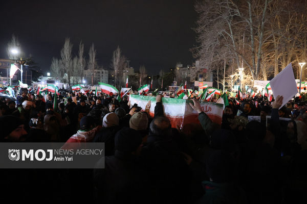 عزاداری مردم تهران در سوگ رهبر شهید