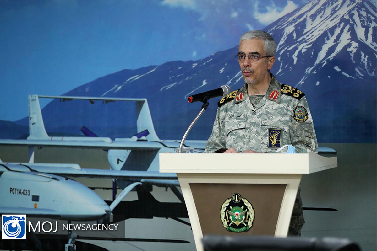 بازدید رییس ستاد کل نیروهای مسلح و فرمانده کل ارتش از پایگاه پهپادی راهبردی 313 ارتش