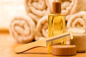 هرگز به موهایتان عطر نزنید / اثرات مخرب عطر روی موها که نمی‌دانستید