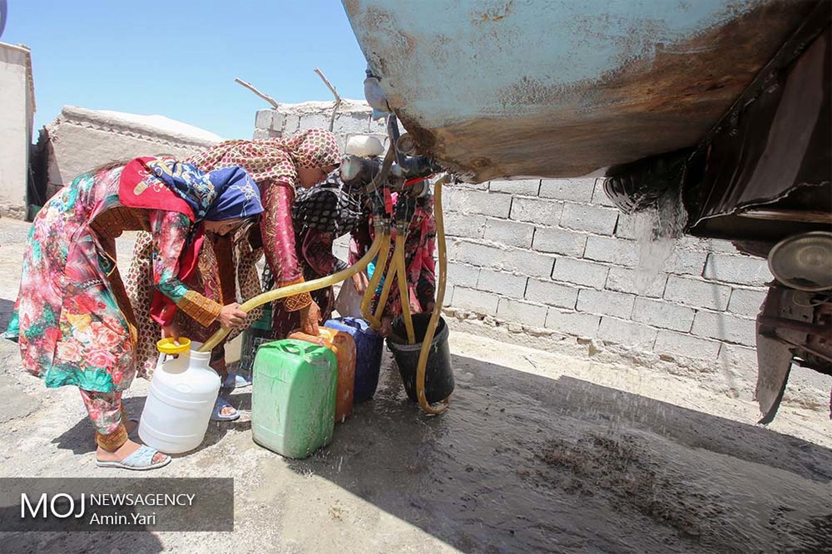 بازدید خبرنگاران از طرح نذر آب جمعیت هلال احمر