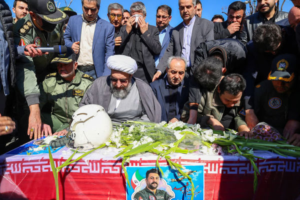 پیکر خلبان شهید فیروزمند در تبریز تشییع شد