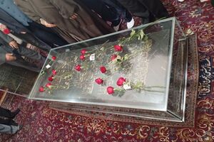 آیین گلباران آرامگاه عطار نیشابوری در آستانه روز ملی عطار در نیشابور برگزار شد