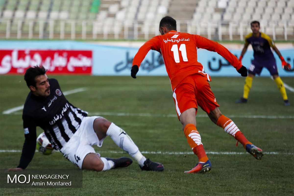 دیدار تیم های سایپا و مشکی پوشان مشهد