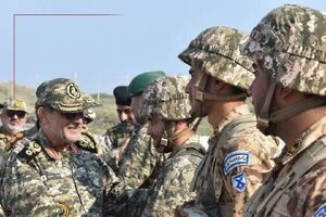 فرمانده نیروی دریایی سپاه از جزایر راهبردی بوموسی و سیری بازدید عملیاتی کرد
