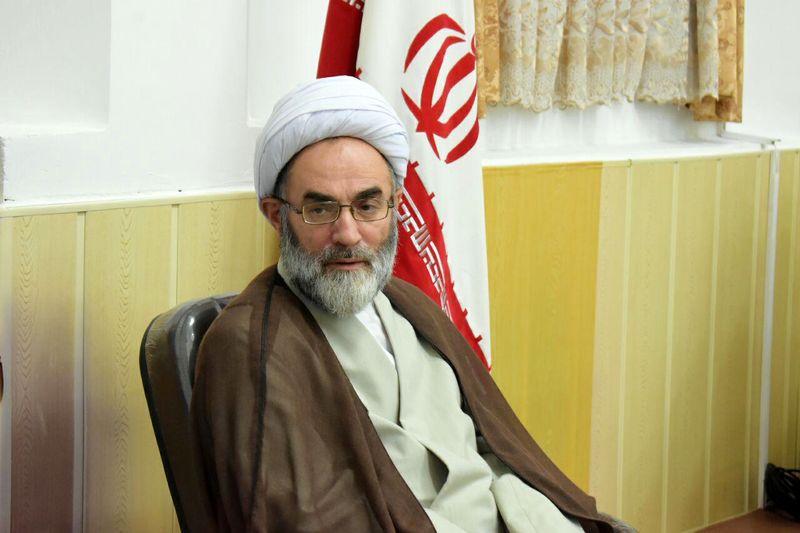 از مردم تقاضا دارم در تهیه وسایل و ملزومات دانشآموزان بیبضاعت گیلان پیشقدم شوند