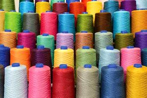 کشف نخ های احتکاری 40 میلیاردی از یک انبار در اصفهان
