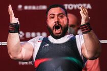 روح‌الله رستمی با مهار وزنه ۲۳۵ کیلوگرمی طلای پاراوزنه‌برداری ریاض را گرفت