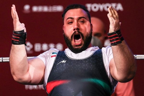 روح‌الله رستمی با مهار وزنه ۲۳۵ کیلوگرمی طلای پاراوزنه‌برداری ریاض را گرفت