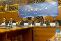 ستایش را از سیاه نمایی مبرا بدانید