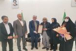 نشان درجه یک هنری توسط وزیر ارشاد به استاد هنرهای نمایشی هرمزگان اعطا شد