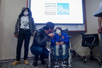 مهدی رحمتی در جمع کودکان بیمار