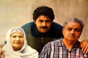 فرهاد اصلانی به سوگ مادر نشست