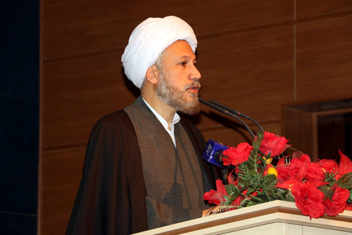 آیت الله لطف الله دژکام نماینده ولی فقیه در استان فارس و امام جمعه شیراز  در مراسم تکریم و معارفه جانشین سپاه فجر فارس 