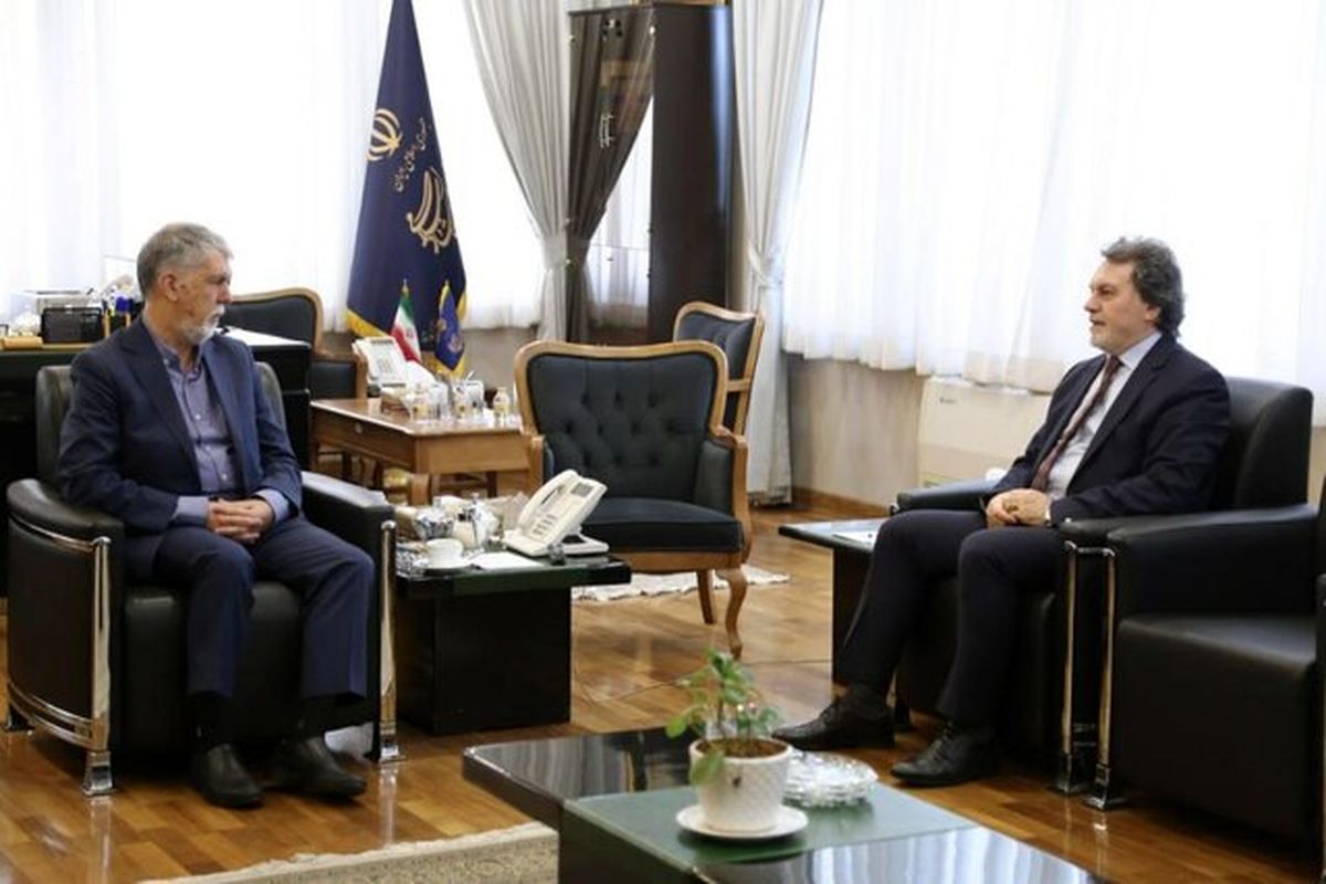 وزیر فرهنگ و ارشاد اسلامی