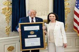 رهبر مخالفان ونزوئلا جایزه صلح نوبل را تقدیم ترامپ کرد