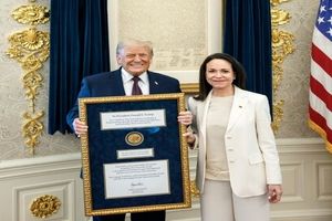 رهبر مخالفان ونزوئلا جایزه صلح نوبل را تقدیم ترامپ کرد