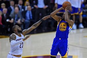 جیمز بازیکنی است که من نکات زیادی را از او آموخته‌ام