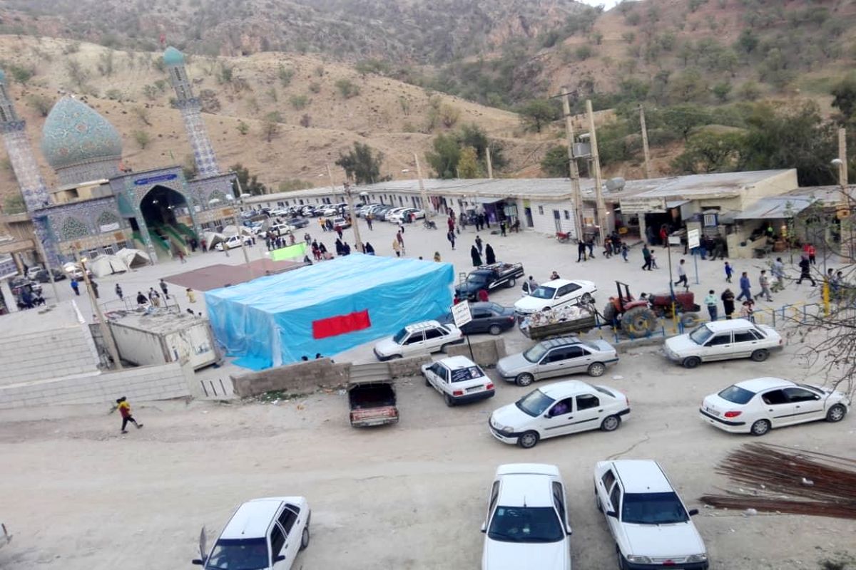 بازدید گردشگران از بقاع متبرکه