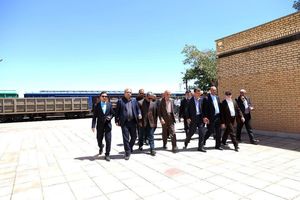 بازدید نماینده ویژه رئیس‌جمهور از زیرساخت‌های صنعتی مشهد 