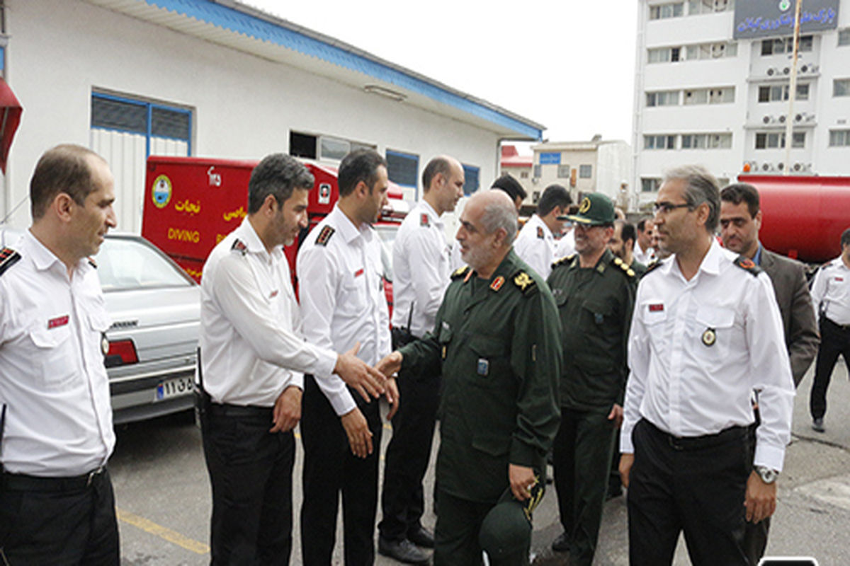 دیدار فرمانده سپاه گیلان+ با اتش نشانان