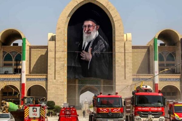 سوگواری عظیم و حماسی برای رهبر شهید ایران پیام مقاومت به جهان است
