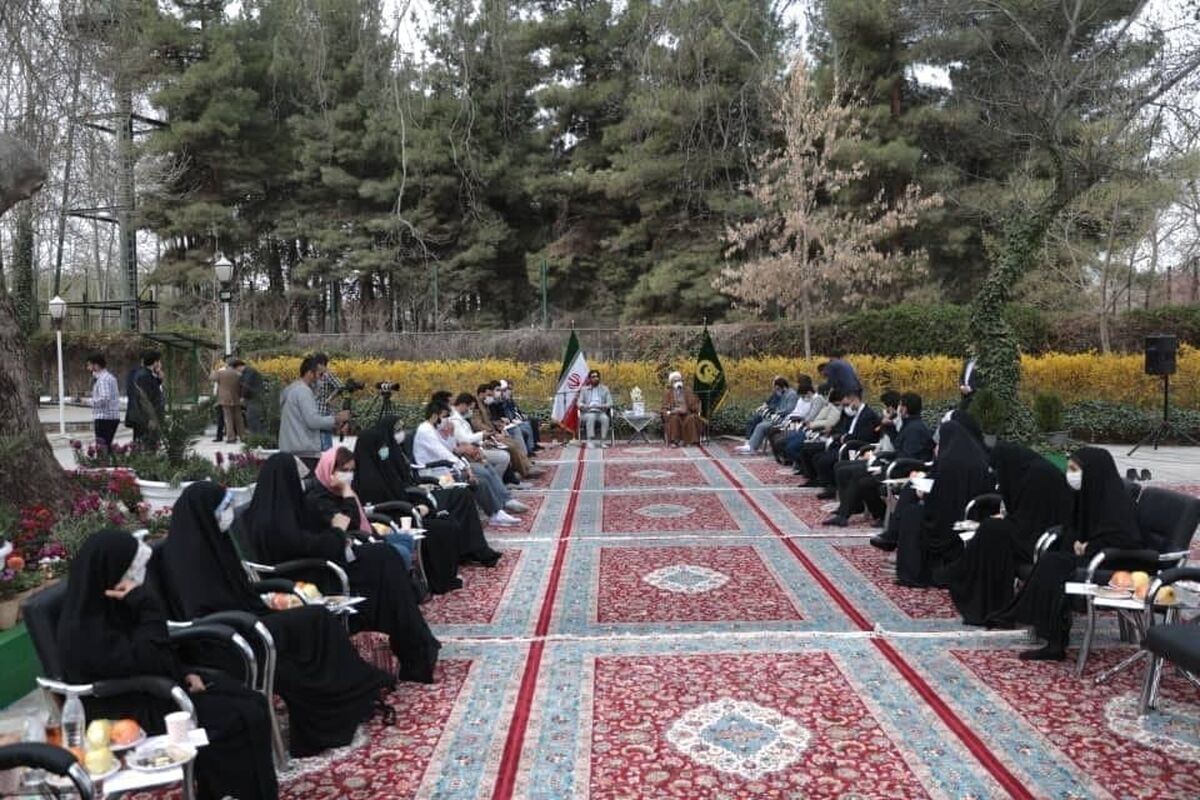 دیدار با نخبگان 