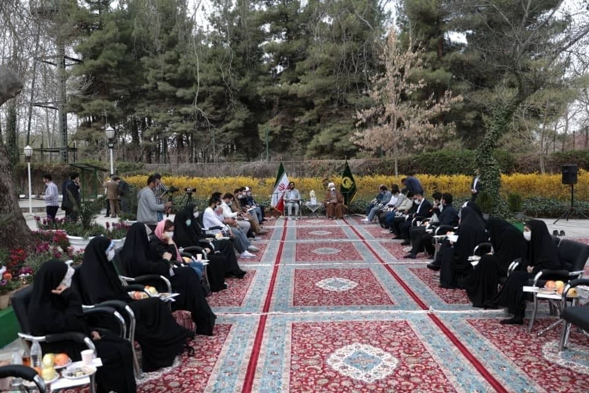 دیدار با نخبگان 