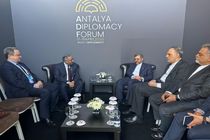 دبیرکل سازمان  D۸ با معاون وزیر امور خارجه ایران در حاشیه مجمع آنتالیا در دیدار کرد