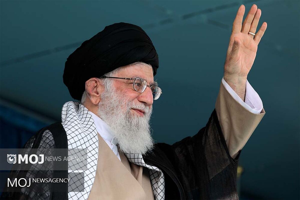 اقامه نماز عید فطر توسط رهبر معظم انقلاب حضرت آیت الله خامنه ای