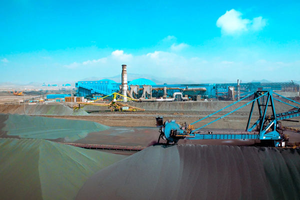 آثار و پیامدهای استقرار نظام ارز تک‌نرخی بر رقابت‌پذیری و عملکرد زنجیره فولاد