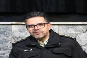 بازدید از غرفه آموزش پلیس در میدان انقلاب 