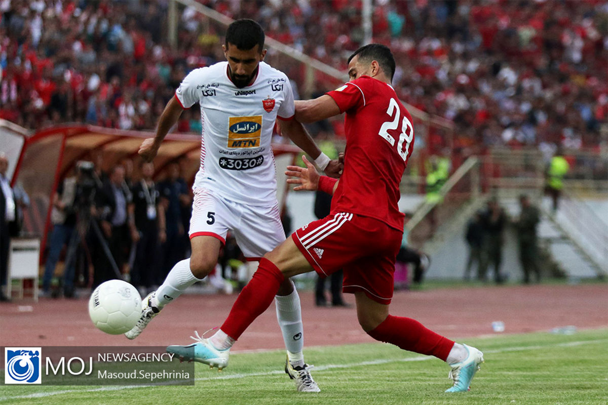 دیدار تیم های فوتبال تراکتورسازی تبریز و پرسپولیس