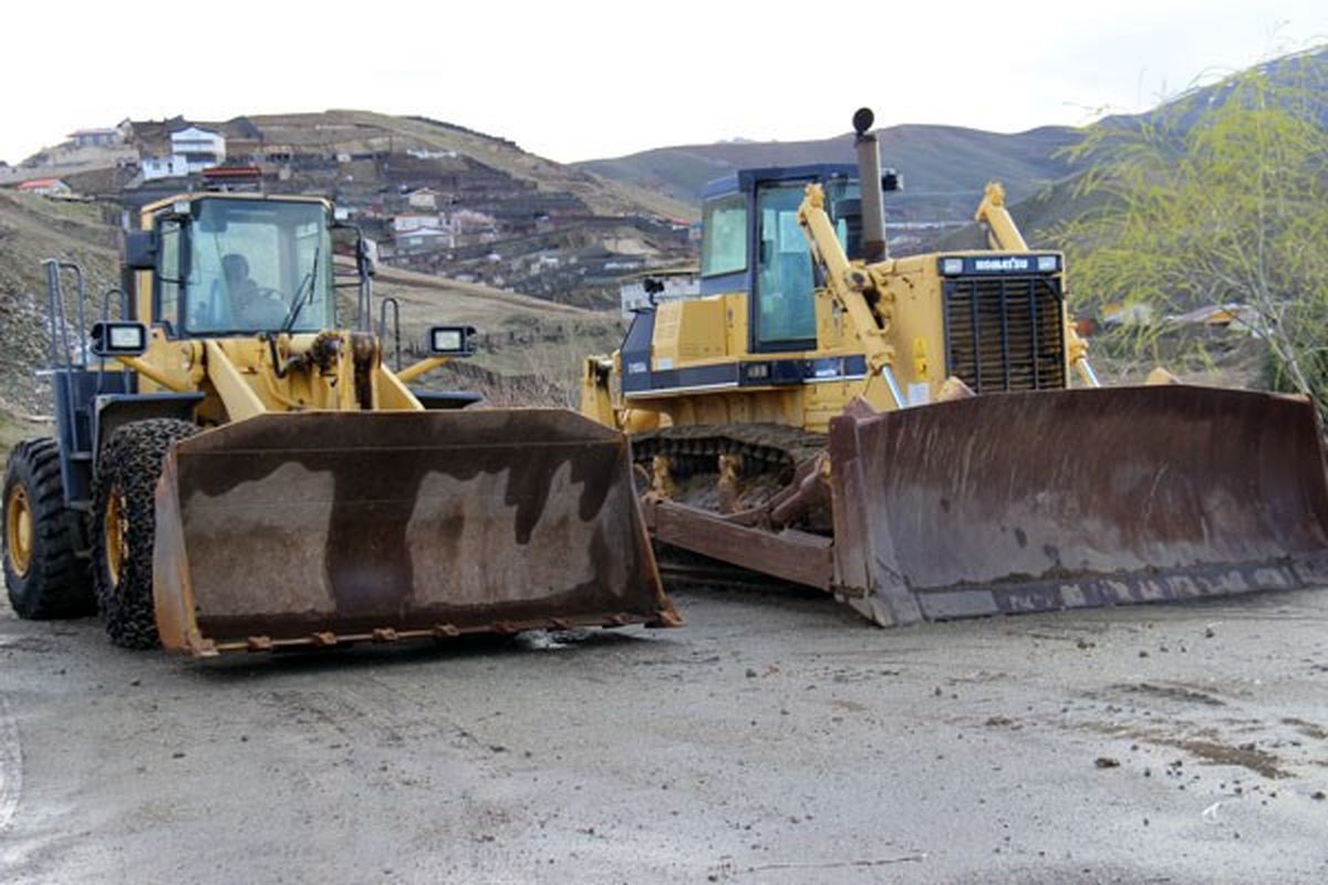 اصفهان- تجهیزات راهسازی به مناطق سیل زده