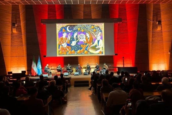 شب یلدای ایرانی در قلب پاریس برگزار شد