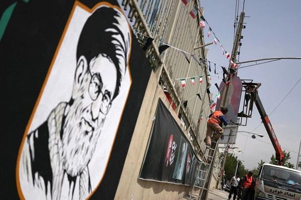 بزرگترین تشییع قرن، پیام قدرت تهران به جهان است