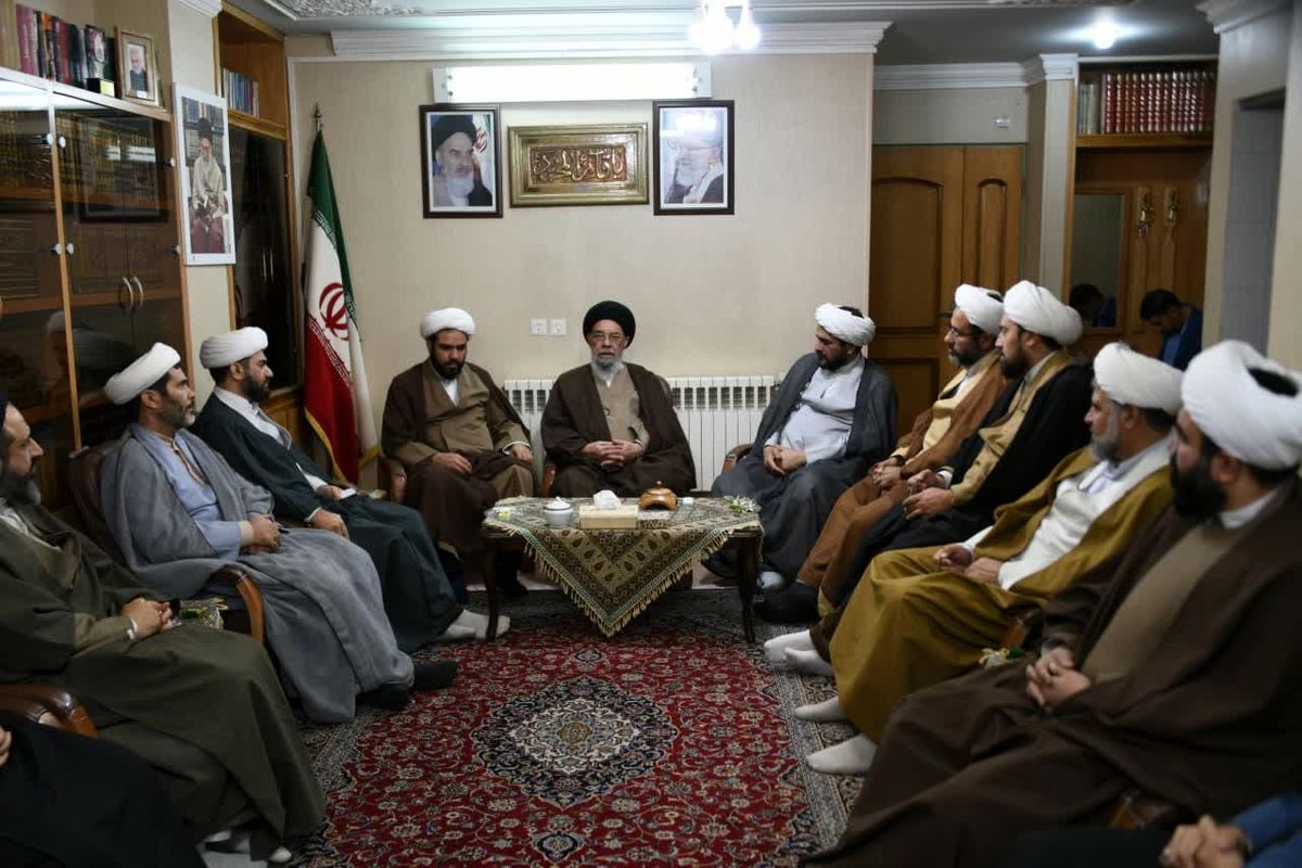 امام جمعه اصفهان و مبلغین