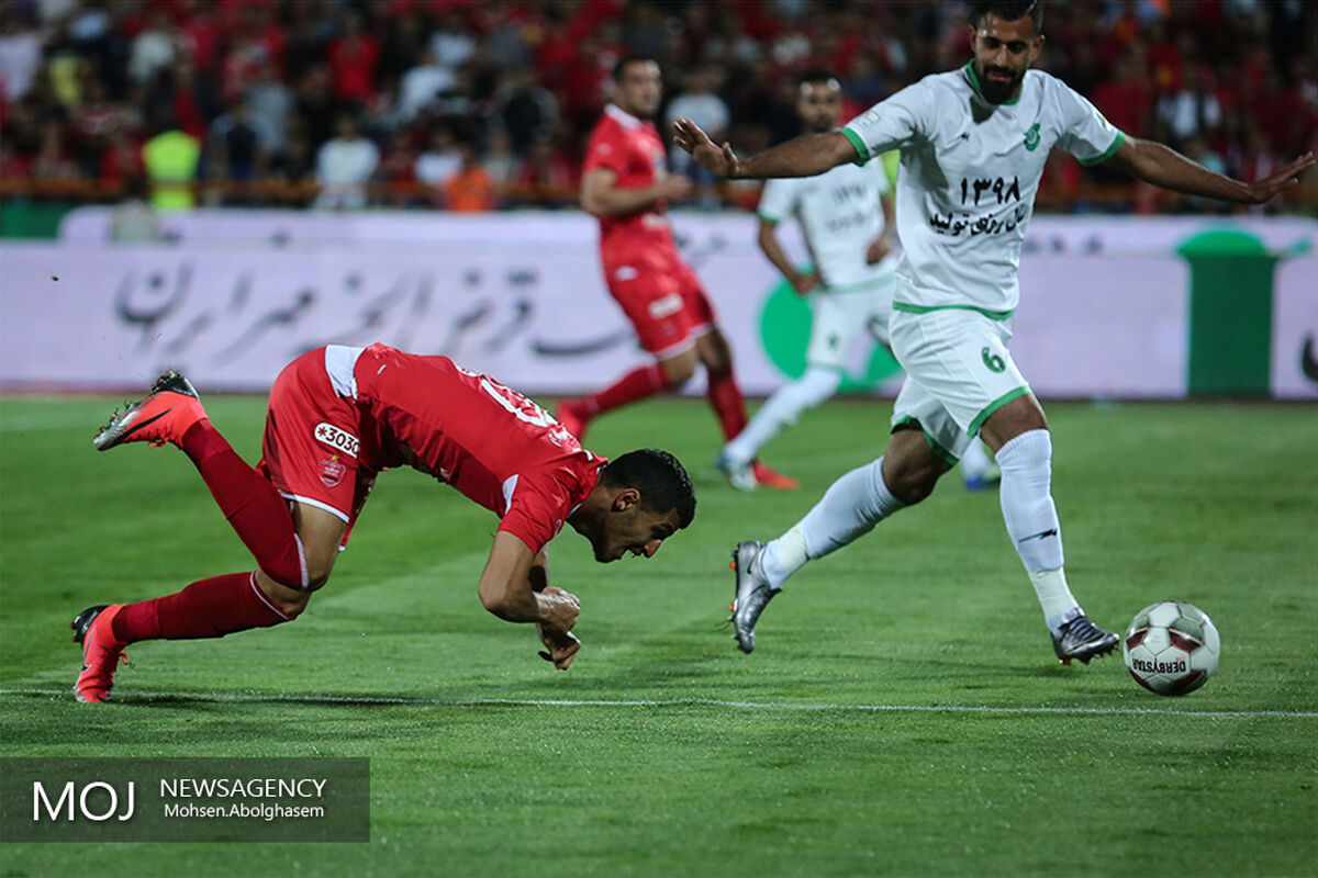 دیدار تیم های فوتبال پرسپولیس و ماشین سازی تبریز