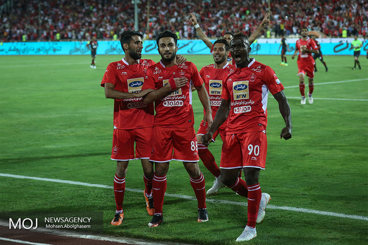 دیدار تیم های فوتبال پرسپولیس و فولاد خوزستان