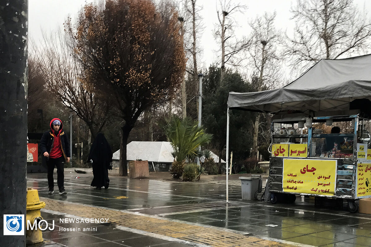 کار در هوای بارانی
